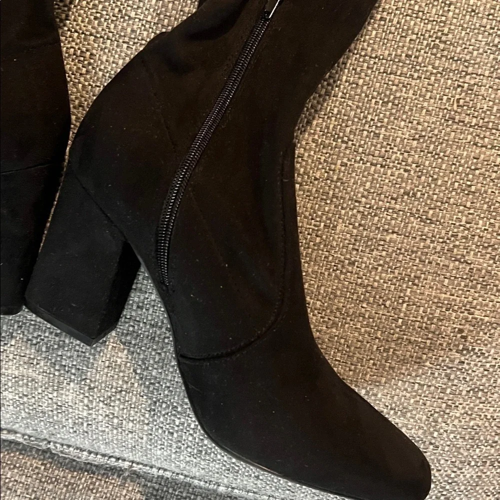 Unisa Unquesia Over-The-Knee Black Faux Suede Boots Women's Size 9    NWOT
